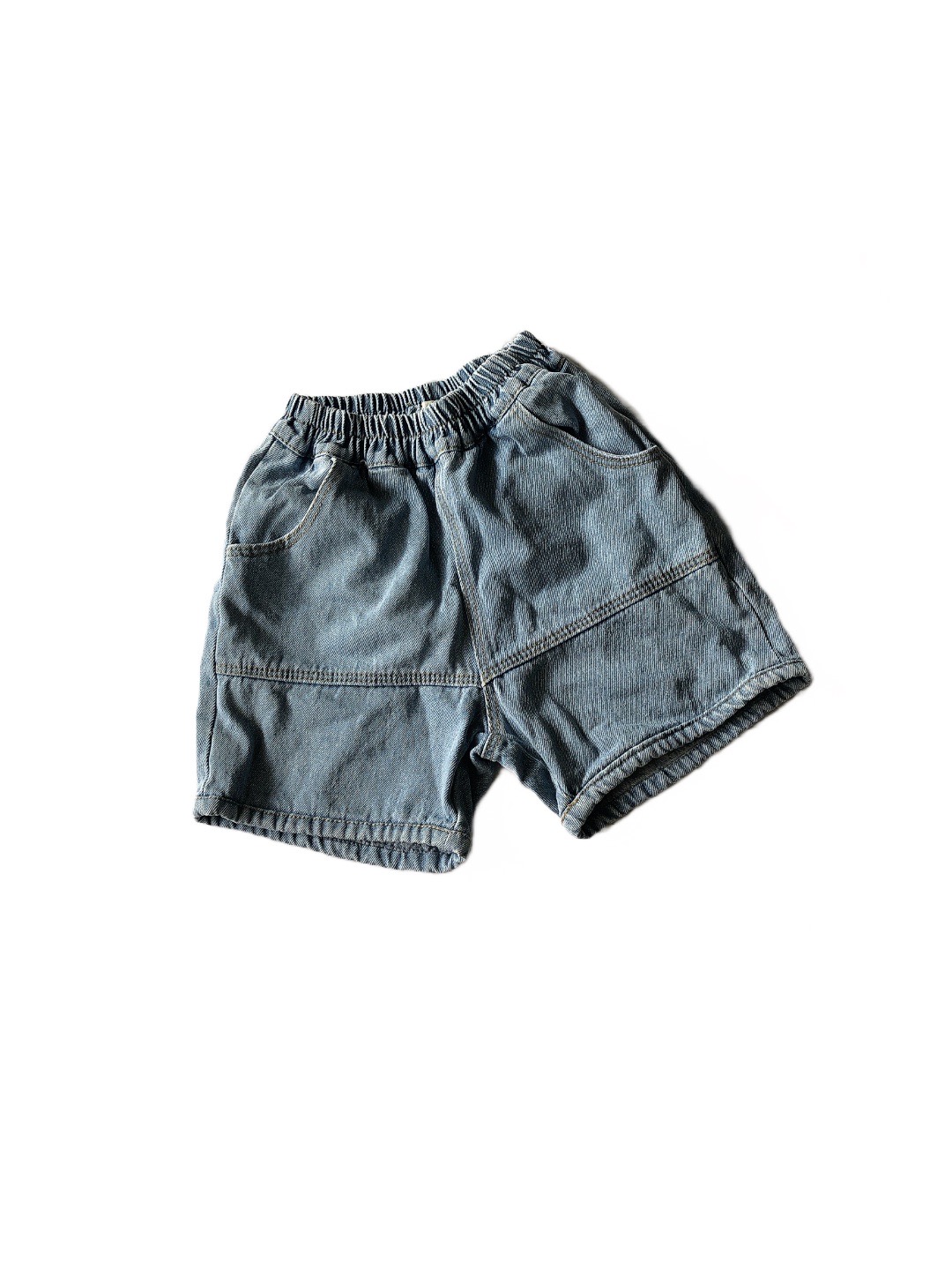 淺藍色牛仔女童短褲(130)
NT$69