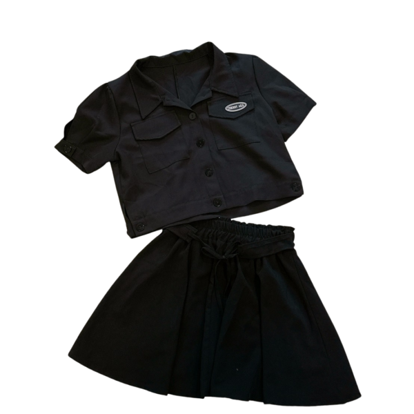 無衣標黑色薄短袖襯衫褲裙套裝二件組(140-150公分)