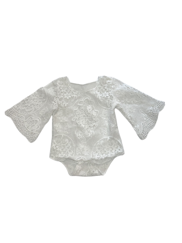 白色編織喇叭袖包屁衣(約6M穿)