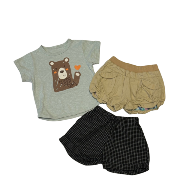 淺綠熊熊圖案男童短袖上衣&黑色格紋反摺短褲&Uniqlo卡其短褲三件組(90)